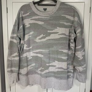 Aerie Oversized Camo Print Crewneck Sweatshirt Women’s Small Gray Green Pullover